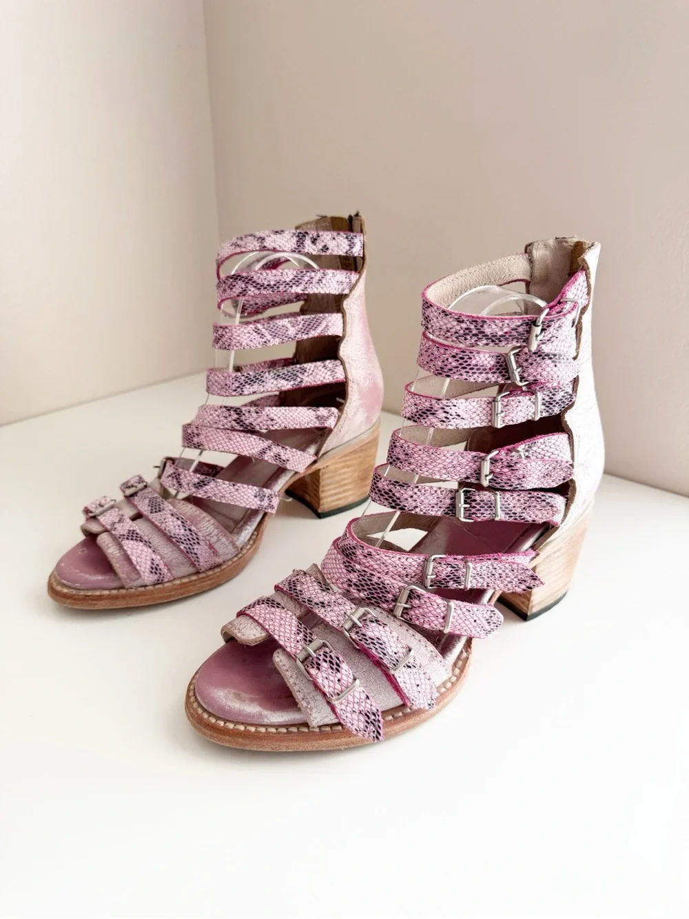Freebird by Steven Casandra Pink Snakeskin Leather Gladiator Block Heel Sandal 8 - Picture 1 of 10